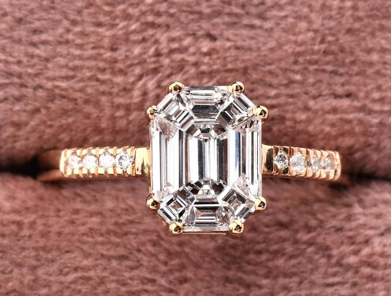 18kt White Gold Women's Emerald Pie Cut Diamond Ring, Weight: 3.5GM, Size:  14 at best price in Surat