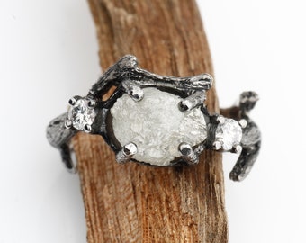 Rauwe witte diamanten takje verlovingsring, ongesneden ring met drie stenen, op de natuur geïnspireerde taksieraden