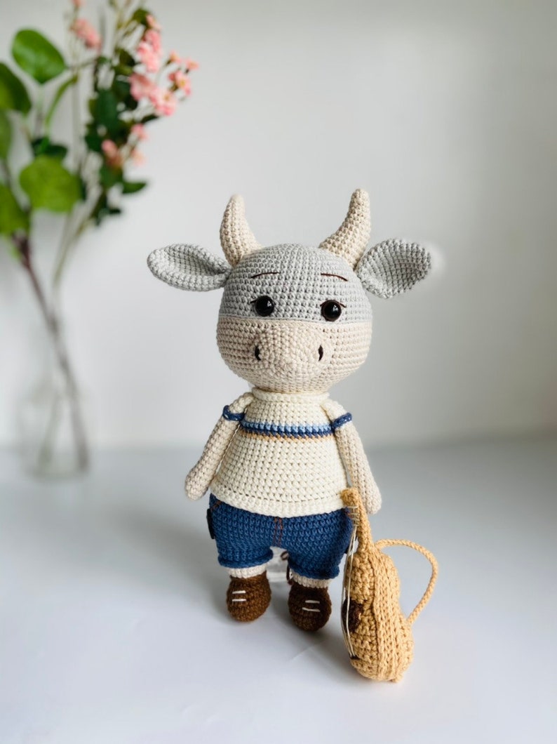 ZIN el búfalo vietnamita / muñeca Bull / muñeca Amigurumi / Regalo para niña / Linda muñeca de ganchillo / Muñeca hecha a mano imagen 2