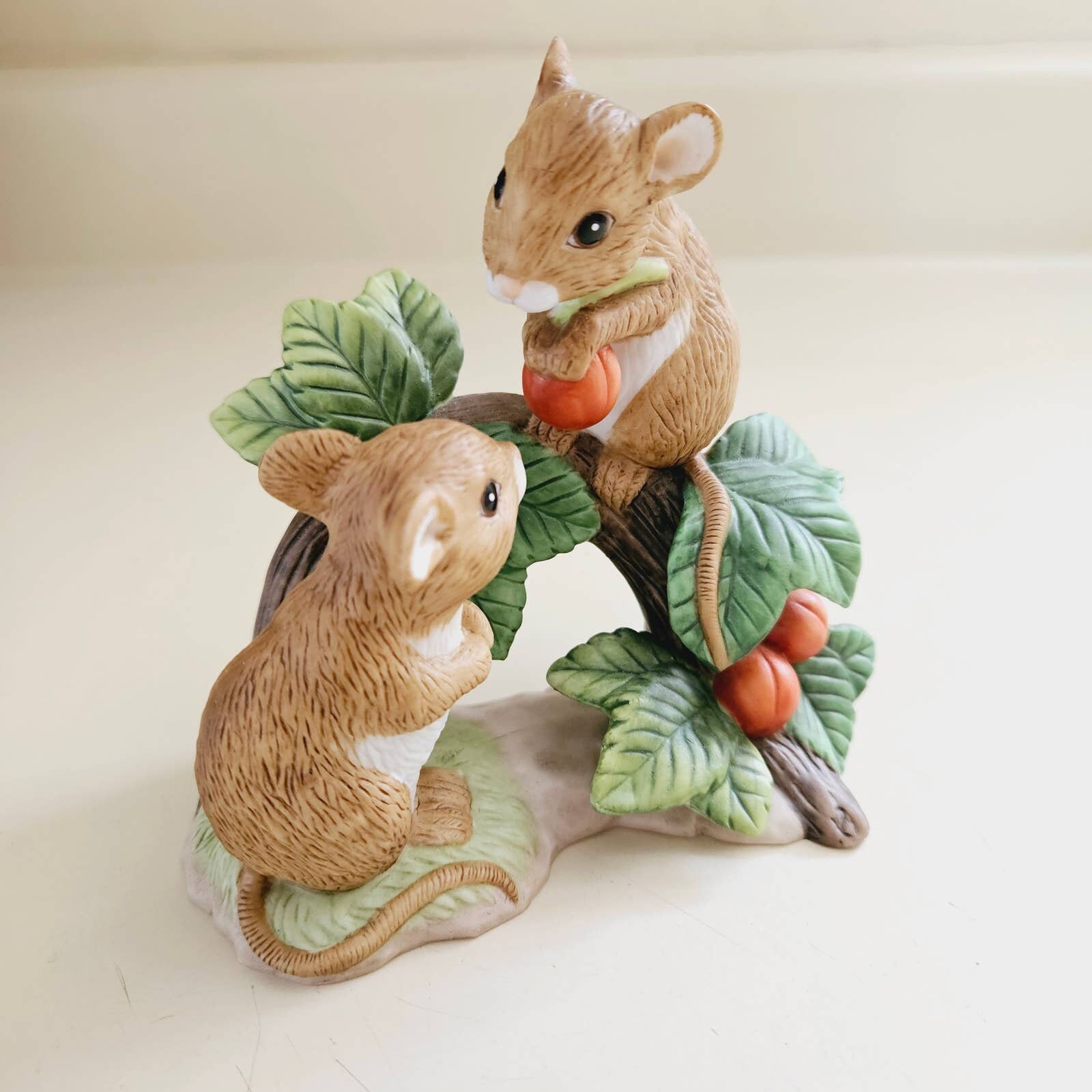 Vintage 4.254.5 Tiny Tales No. 1443 Porcelain Ceramic Brown Field Mouse Mice on Berry Leaves - Etsy Vintage 4.254.5 Tiny Tales No. 1443 Porcelain Ceramic Brown Field Mouse Mice on Berry Leaves - Etsy