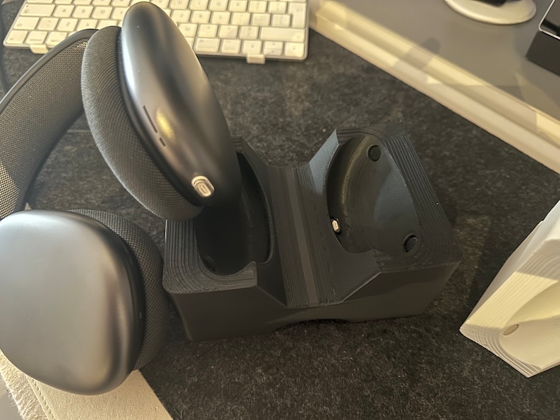 charging air pods max