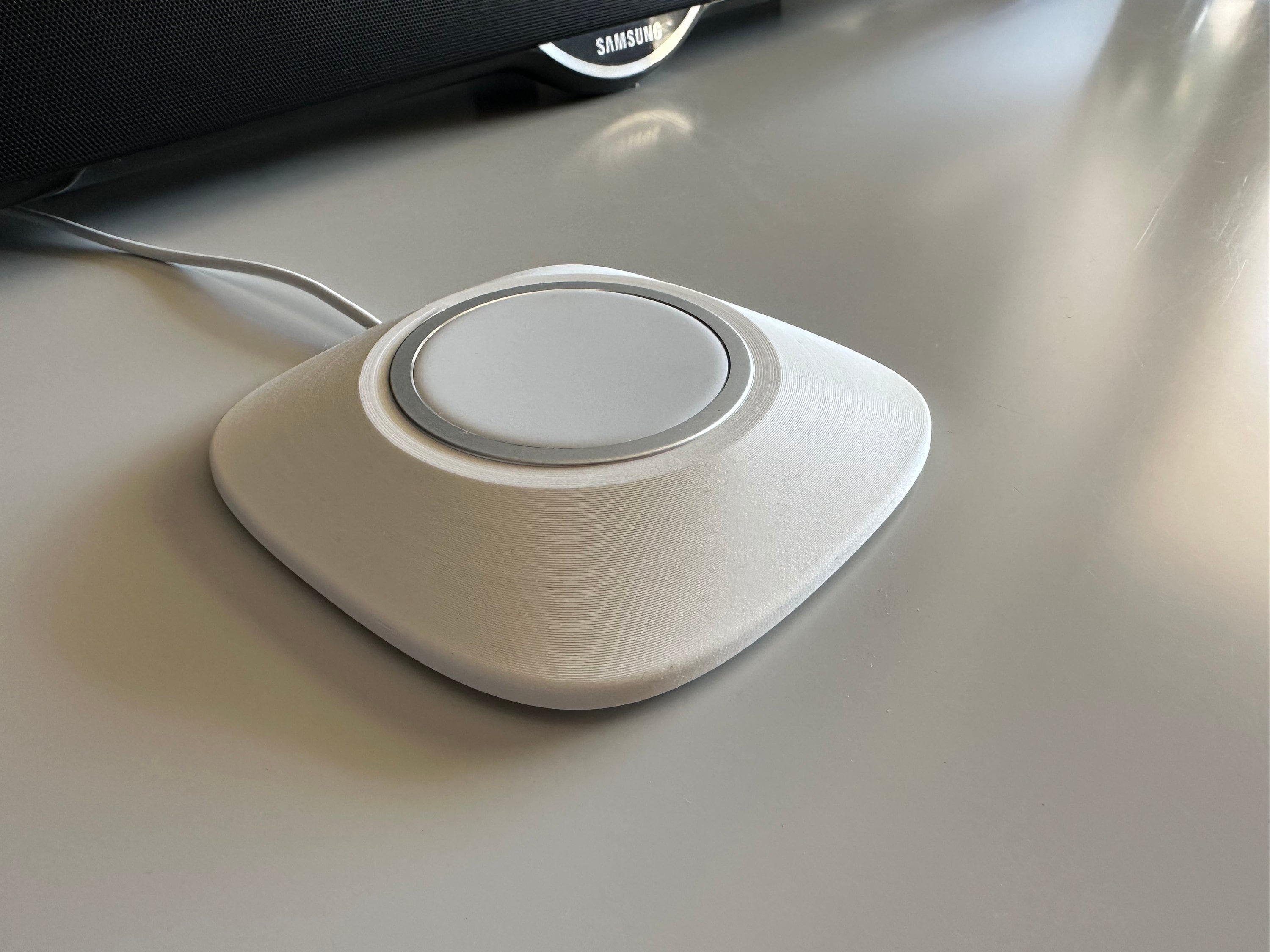 Apple Magsafe wireless charger elevated stand