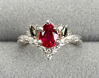 Anello con fiore di rubino rosso: Halo Engagement in argento sterling 925