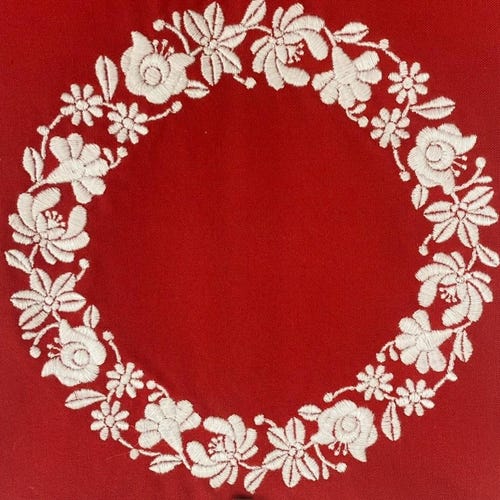 Korai Kalocsai Himzesek　古書　絶版 Hungarian Embroidery - Kalocsai in a Heart Shape - Kalocsai Minta