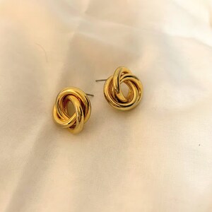 90s Gold Twisted Stud