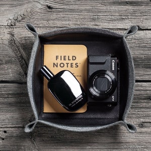 Leather Valet Tray Personalized - Christmas Gift - Leather Catchall Tray - Gift for Men - Monogrammed Dice Tray.
