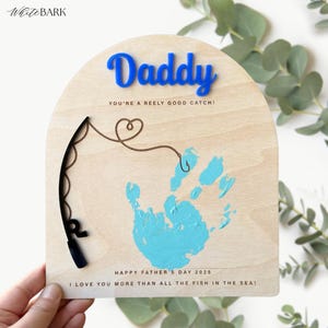 Panneau DIY Fête des Pères | Carte en bois DIY pour papa | signe d'empreinte de main | Cadeau fête des pères | Cadeau des enfants | Tableau souvenir empreinte de main de pêche