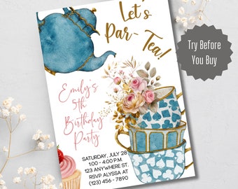 Op de afbeelding: Een aquarel-illustratie van een uitnodiging voor een theeparty voor een 5e verjaardag. De uitnodiging toont een blauwe theepot, theekopjes en bloemen. De tekst op de uitnodiging luidt "Emily's 5th Birthday Party Let's Par-Tea!" en bevat de datum, tijd en locatie van het feest.