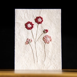 Carte de voeux de format A7 brodée à la main avec enveloppe | Cartes vierges faites main | Carte papier népalais Lokta | Carte de Saint-Valentin zéro déchet