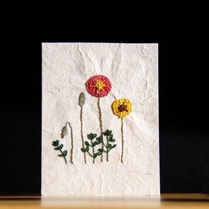 Handbestickte Grußkarte im A7-Format mit Umschlag | Handgefertigte Blankokarten | Nepalesische Lokta-Papierkarte | Florale Stickkarte | Null Abfall