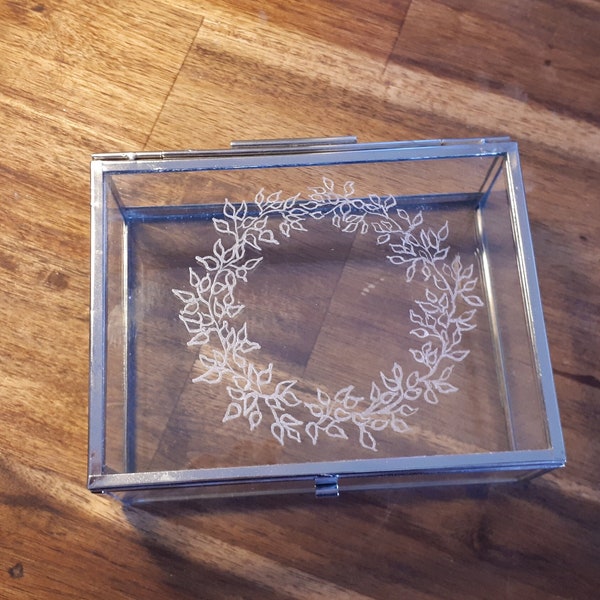 Boîte à bijoux en verre gravé