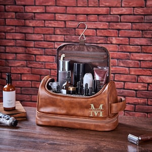Trousse de toilette pour homme d'honneur à personnaliser Trousse de rasage de voyage Trousse de toilette de voyage en cuir marron Cadeau de mariage Cadeau de fin d'études du marié pour lui