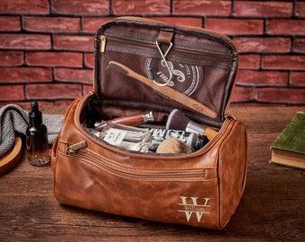 Personalized Toiletry Bag Groomsmen Gift for Him Engraved Dopp Bag Leather Dopp Kit Boyfriend Gift for Men Gift for Dad Christmas Gift