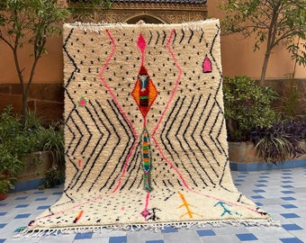 Tapis marocain fait main en laine à motif berbère | Authentique tapis coloré avec symboles berbères amazighs.