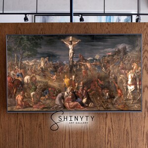 Puede incluir: Una pintura que representa una escena de la Biblia, mostrando a Jesucristo en la cruz rodeado de una multitud de personas. La pintura est&aacute; ambientada en un cielo oscuro con nubes y una ciudad distante en el fondo.