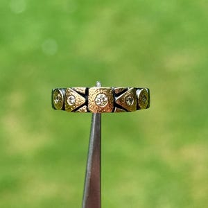 Anello impilabile a mosaico bicolore in oro 18 carati e argento 925 con pietre preziose e diamanti, rubino, zaffiro e tsavorite, realizzato a mano con design geometrico / 93C, 128C, 165C, 166C