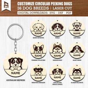 Può includere: Un portachiavi in legno con disegni circolari di razze canine. Il portachiavi presenta illustrazioni tagliate al laser di varie razze canine, tra cui un Golden Retriever, un Beagle e un Cane Corso. Il testo "CUSTOMIZE CIRCULAR PEEKING DOGS" è in alto.