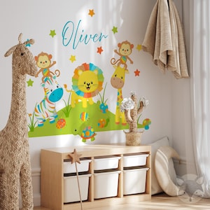 Decalque de parede personalizado de animais da selva | adesivo de vinil com nome personalizado | Decoração de quarto infantil Safari | Leão, girafa, design de zebra, decalque de parede para berçário