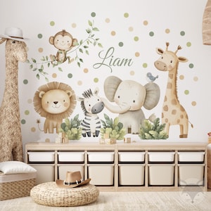 Adesivo de parede de animal da selva com nome, decoração de berçário de safári com elefante, leão, zebra, girafa, animal em aquarela para quarto de bebê, arte personalizada