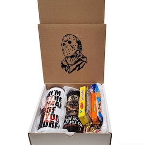 Scary Movie Gift set, Movie night, scary movie tumblers, Michael Myers tumbler, Freddy, Horror tumbler, Movie night, Retro Horror films