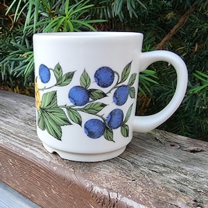 Sällsynta Arabia Finland Skogsbär Forte Inkeri Leivo Cacao Mugg & fat, Inkeri Leivo Design