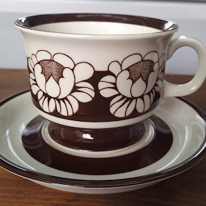 Arabia  Katrilli  coffee cup and saucer    Esteri Tomula  Arabia Finland