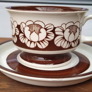 Arabia Katrilli  Tea cup and saucer Esteri Tomula Finland
