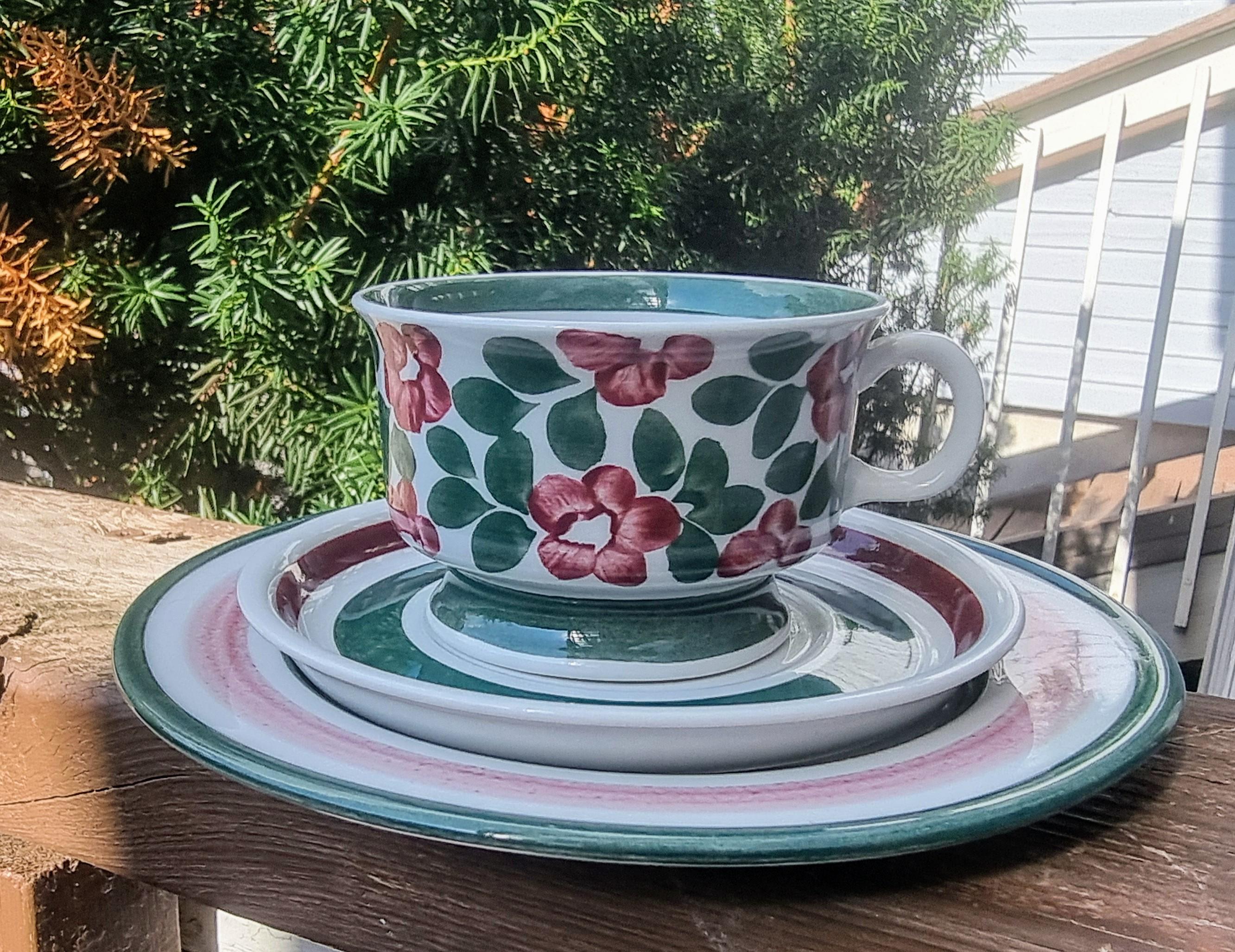 Arabia Purpurinjenkka Tea cup, saucer and side plate Ulla Procop'e Arabia Finland