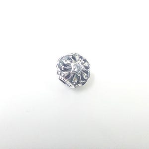 pandora silver  frozen snowflakes charm