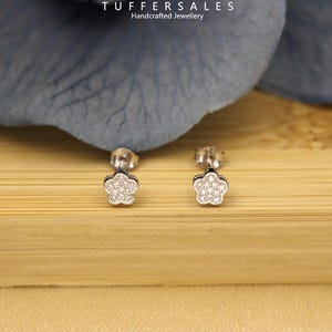 S925 Sterling Silver Small Flower Stud Earrings, Simple and Elegant Design