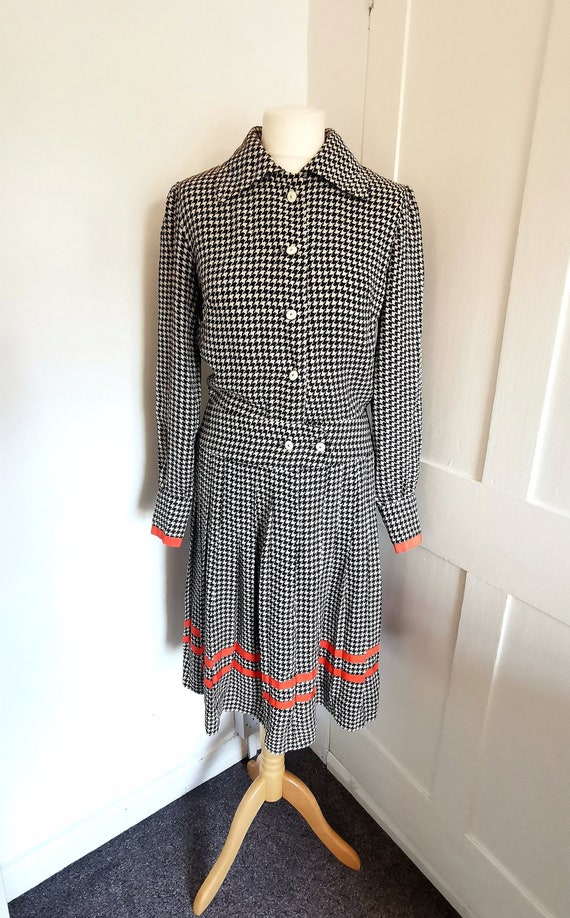 Early 1970s shirt dress - size 8 - genuine vintag… - image 1