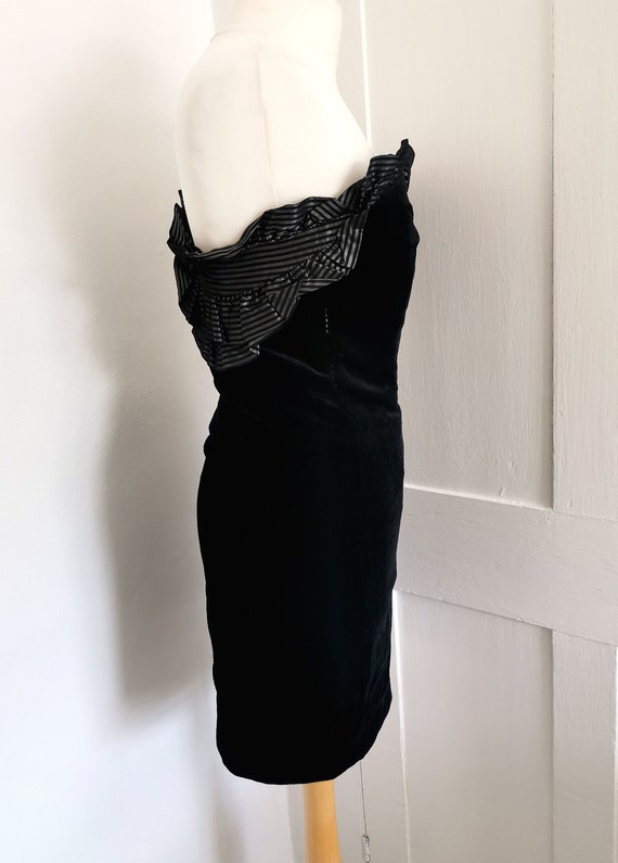80s/90s Laura Ashley Black Velvet Strapless Dress… - image 10