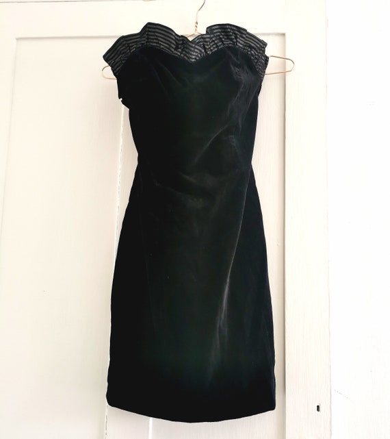 80s/90s Laura Ashley Black Velvet Strapless Dress… - image 3