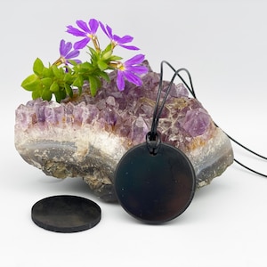 Shungite Pendant EMF Protector Necklace Empath Protection Jewelry Black Crystal for Negative Energy Healing Spiritual Gift for Men and Women