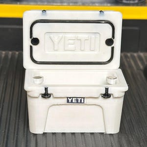 1/10 Scale Yeti Cooler