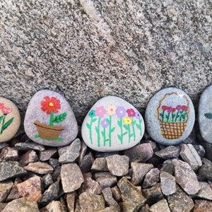 Painted Stones, Flower Painted Stones, Painted Rocks, Spring Painted Stones, Spring Flower Painted Stones, Summer Flowers