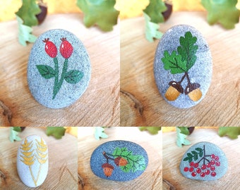 Painted Stones, Autumnal Painted Stones, Painted Rocks, Autumn Painted Stones, Autumn Berry and Leaf Painted Stones, Painted Acorns