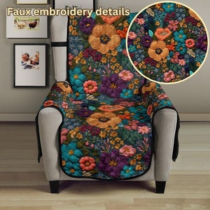 Puede incluir: Una funda de sillón con un diseño acolchado y un patrón floral. La funda presenta una variedad de flores en tonos de rosa, morado, azul, amarillo y verde sobre un fondo azul oscuro. El texto "Faux embroidery details" es visible en la parte superior de la imagen.