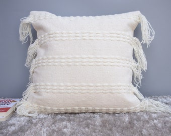 Funda de cojín bohemia tejida a mano: funda de almohada de algodón bordada con flecos de lana