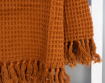 Coperta in cotone tessuta a mano con trama a nido d'ape e frange, colore arancio ruggine (132x183 cm)