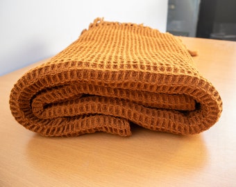 Coperta a nido d'ape in cotone color ruggine, tessuta a mano, con frange (52x72 pollici)