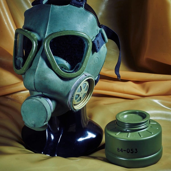 Vintage Yugoslavian / Serbian M59 Gas Mask,  filter included