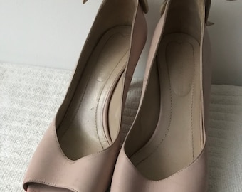 vintage designer Sonia Rykiel kitten heels , size 7uk\40eu pale pink with a lovely bow in the back