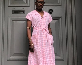 Vintage 50 ‘s pink cotton gingham dress with a belt size 12uk, 40 Eu  also fit a size 10uk /38Eu mint condition