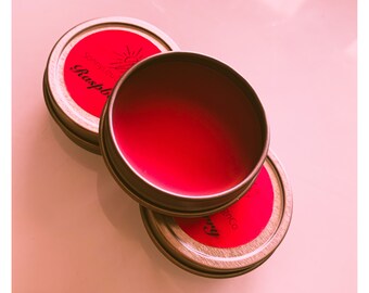 Tinted lip balm in the shade Raspberry