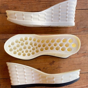 La semelle des chaussures est une plateforme