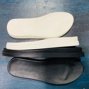 Shoe sole with an insole.Rubber TR flexible. Outsole with insole.