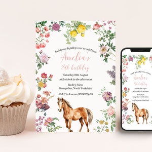 Peut inclure: Une invitation sur le thème floral pour le 8ème anniversaire d'Amelia. L'invitation présente un cheval brun, une bordure florale et le texte "Amelia's 8th birthday". L'invitation comprend également la date, l'heure et le lieu de la fête.