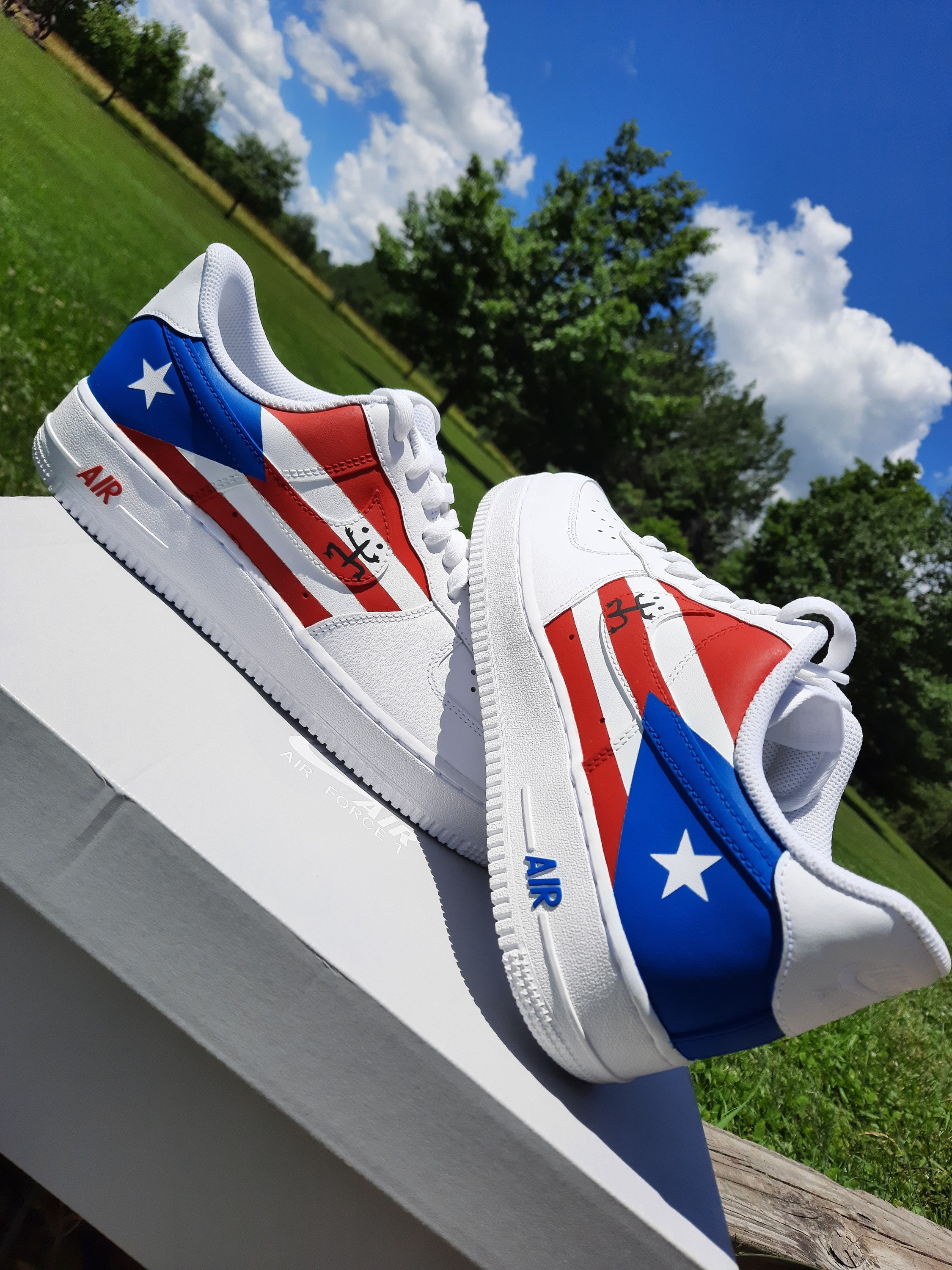 nike with puerto rican flag