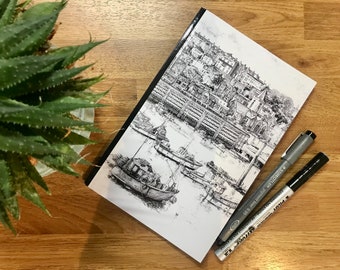 Carnet de notes avec encre, crayon et croquis de la couverture du port de Guernesey